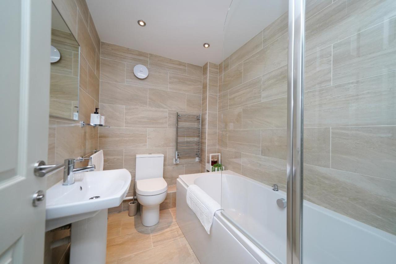 Castle Townhouse Kenilworth - Private Parking - 24 Hr Gym Access - Town Centre Exterior foto