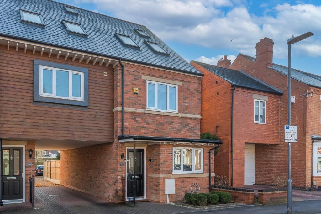 Castle Townhouse Kenilworth - Private Parking - 24 Hr Gym Access - Town Centre Exterior foto