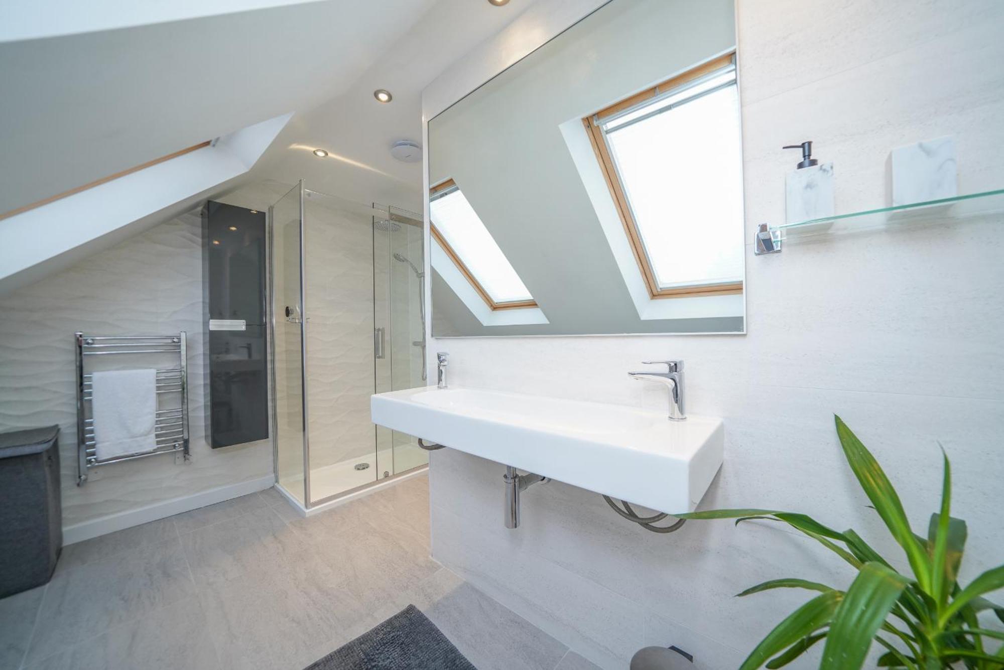 Castle Townhouse Kenilworth - Private Parking - 24 Hr Gym Access - Town Centre Quarto foto